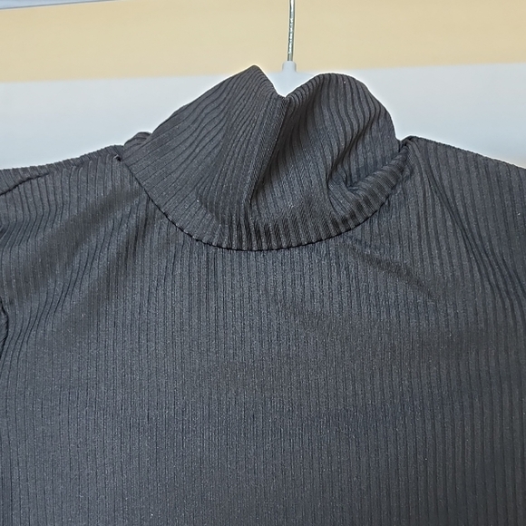 SHEIN Classic Black Turtleneck and Leggings Set - Picture 4 of 6